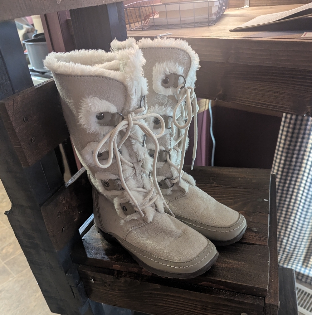 Girls Sz 4/ Women's Size 6 Nine West Cozy Cream Fur-Lined Winter Boots Like New